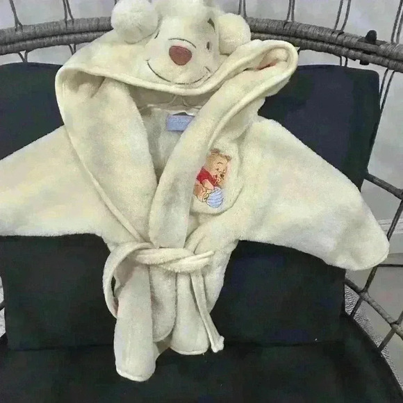 Disney Baby Hooded Winnie the Pooh’s ‘Pooh’ 2 pocket robe  3-6mo Great condition - Picture 2 of 7